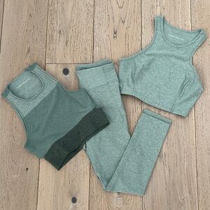 Outdoor Voices Set in Cactus XS